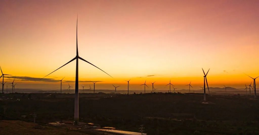 Zdjęcie Czy warto inwestować w elektrownie wiatrowe? Sprawdź opłacalność i korzyści