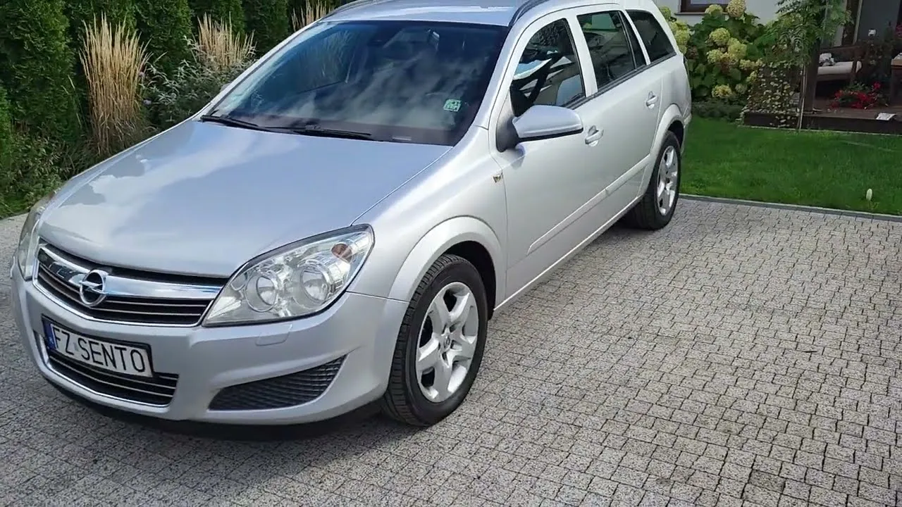 Zdjęcie Jak włączyć podgrzewane fotele w Opel Astra H - proste kroki i porady