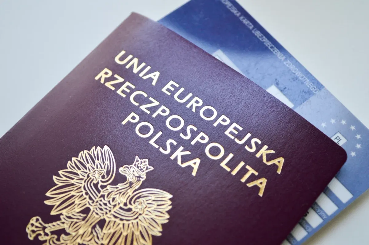 Zdjęcie Czy za paszport można płacić kartą? Oto co musisz wiedzieć