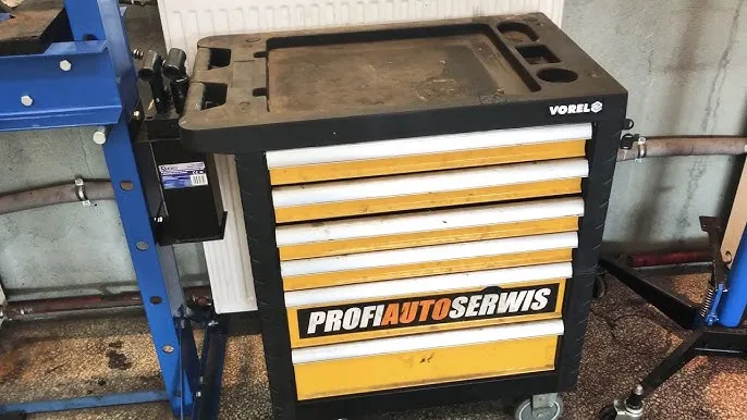 Zdjęcie Jaką szafkę narzędziową do warsztatu wybrać, aby zaoszczędzić miejsce?