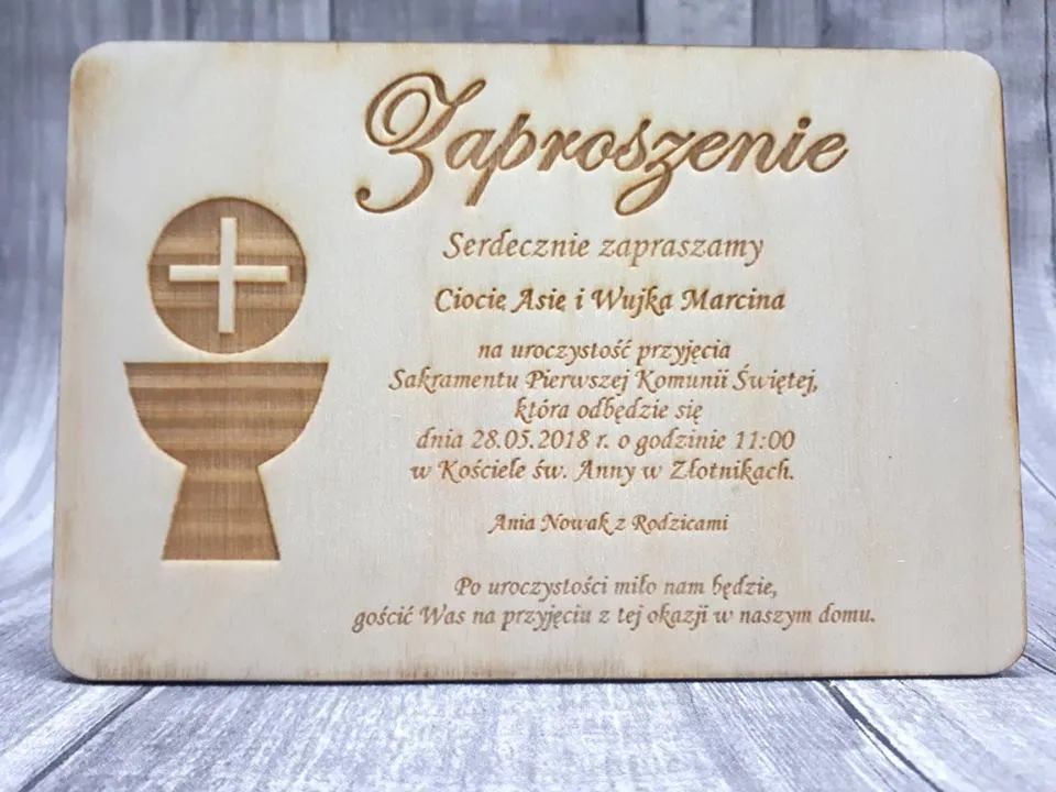 Zdjęcie Jak się pisze zaproszenie na komunię? Przykłady i porady, które pomogą