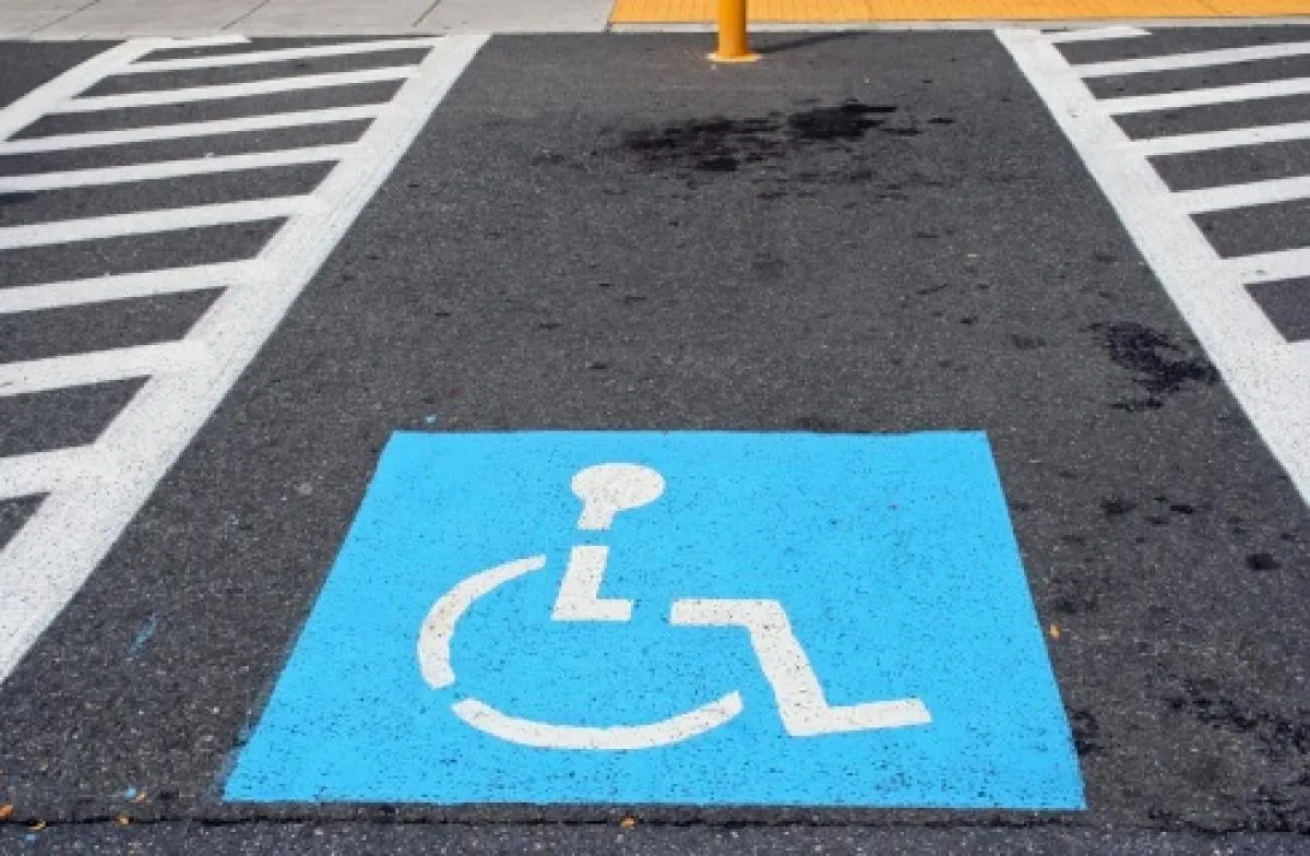 Zdjęcie Ile miejsc dla niepełnosprawnych? Zaskakujące przepisy i zasady