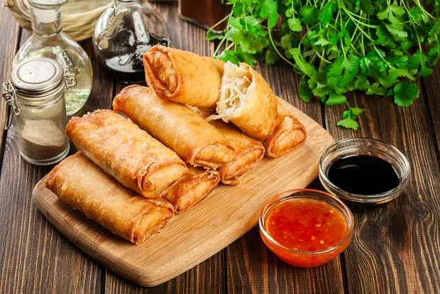 Zdjęcie Domowe ciasto na sajgonki - prosty przepis na azjatycki przysmak