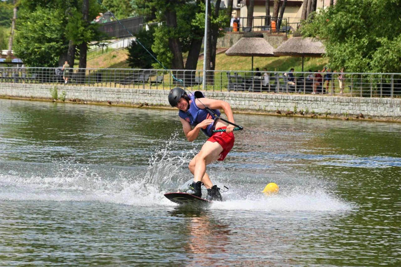 wakeboarding na jeziorze Sława wakepark