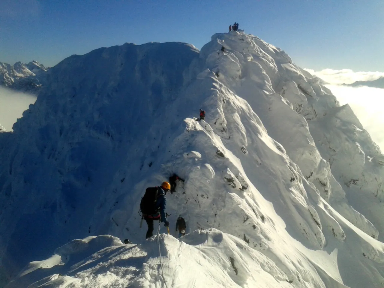 Zimowe warunki na szlaku na Świnicę, oblodzenie, śnieg, silny wiatr