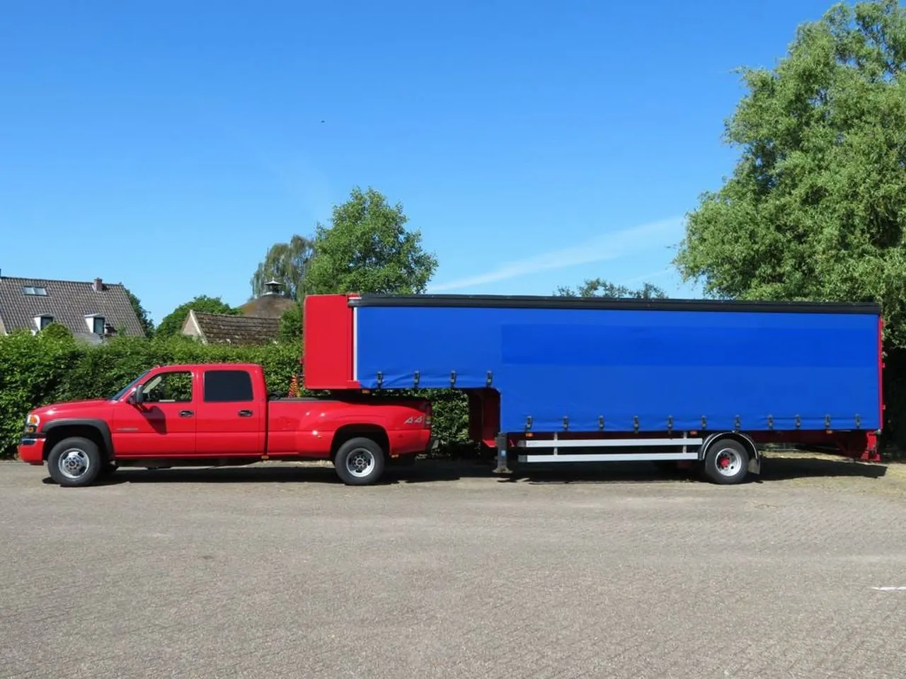 pickup z ciężką przyczepą B+E