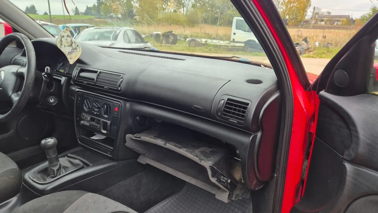 Volkswagen Passat B5 wnętrze deska rozdzielcza