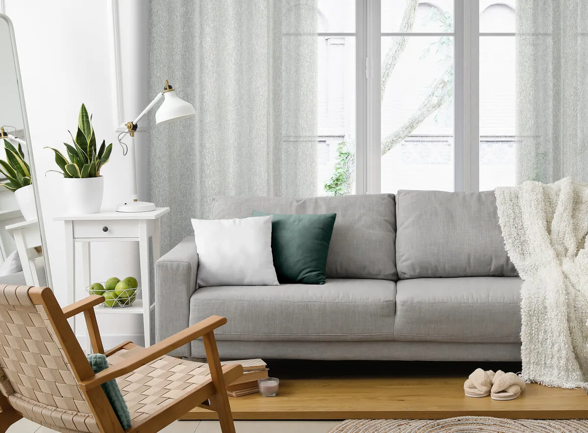 inspiracje poduszki do szarej kanapy różne kolory