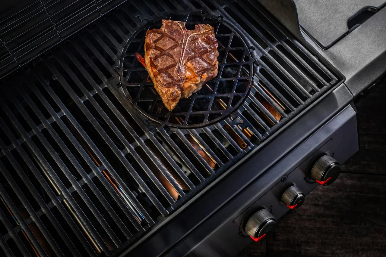 ruszt żeliwny vs nieprzywierający grill elektryczny