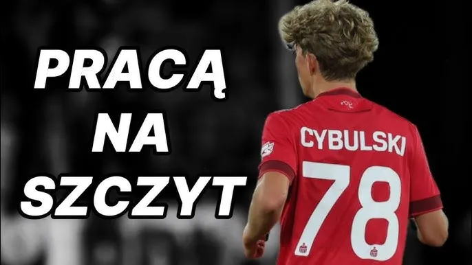 młody piłkarz trening ciężka praca