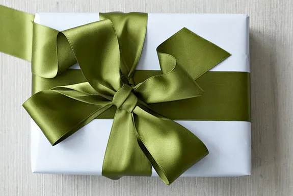 inspiracje kokardy na prezent różne style