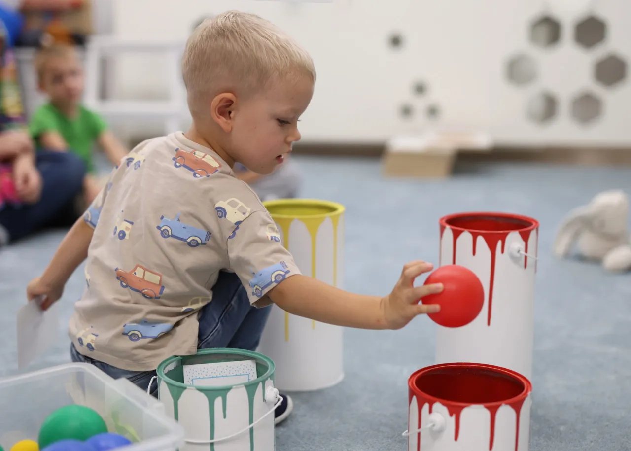 Dziecko zafascynowane matematyką