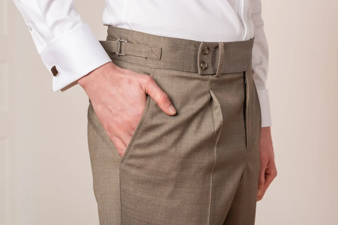 Modne spodnie z mankietami stylizacje