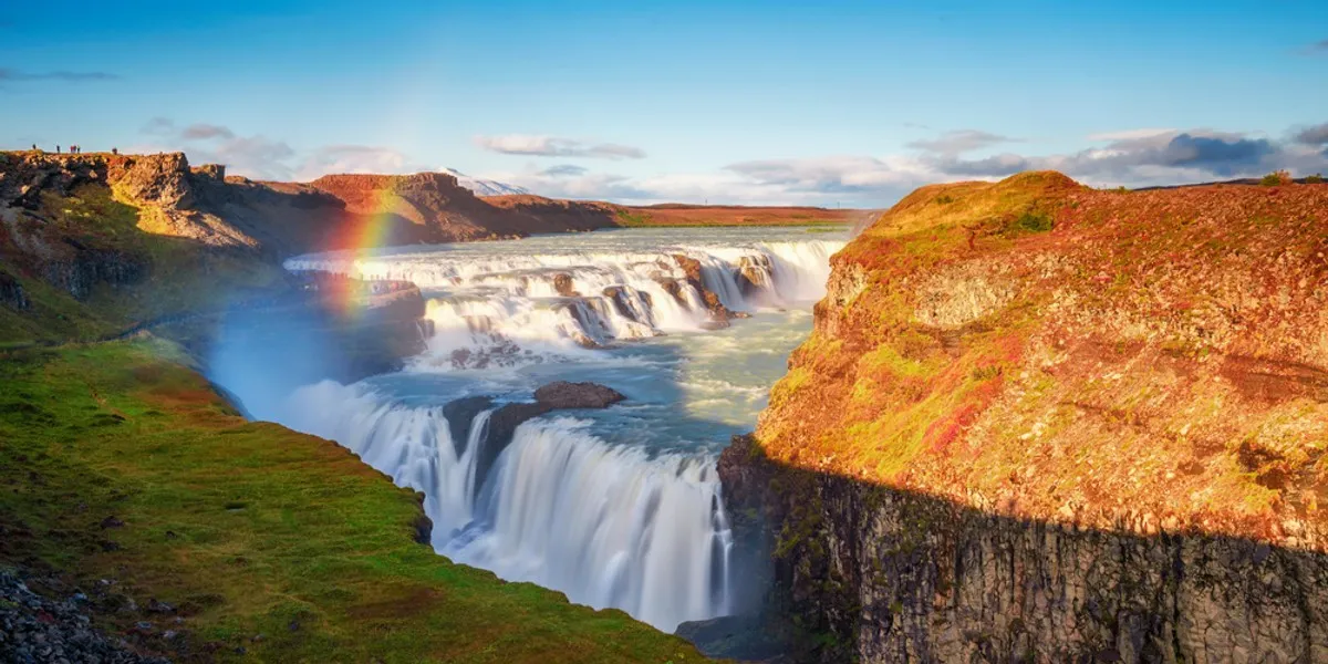 Górskie jeziora i wodospady - piękno natury