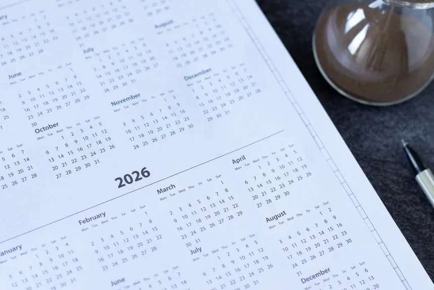 kalendarz z zaznaczonymi 30 dniami i znak zapytania