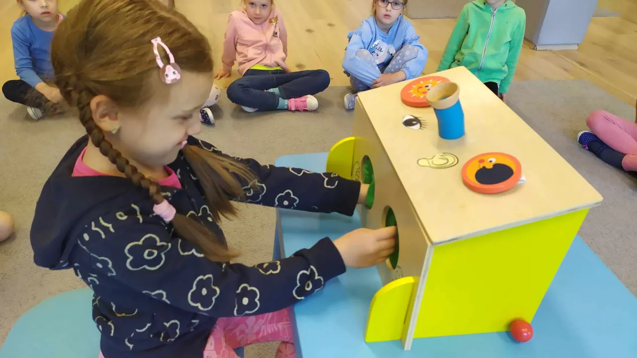 przegląd pomocy sensorycznych dla przedszkola