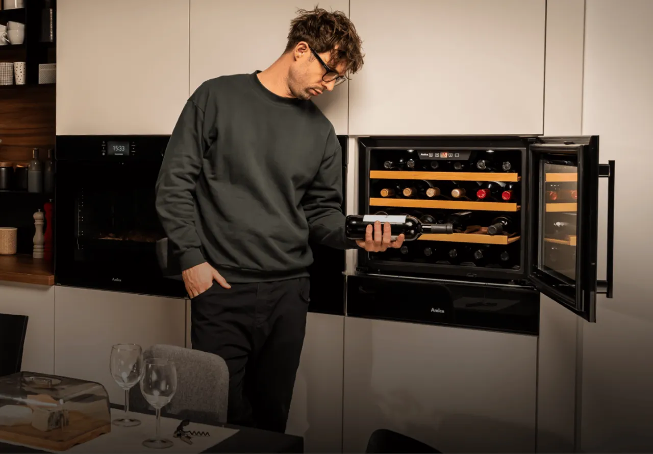 lodówka do zabudowy 70 cm wnętrze organizacja