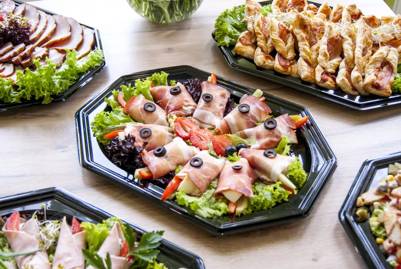 przykładowe dania cateringowe na imprezę