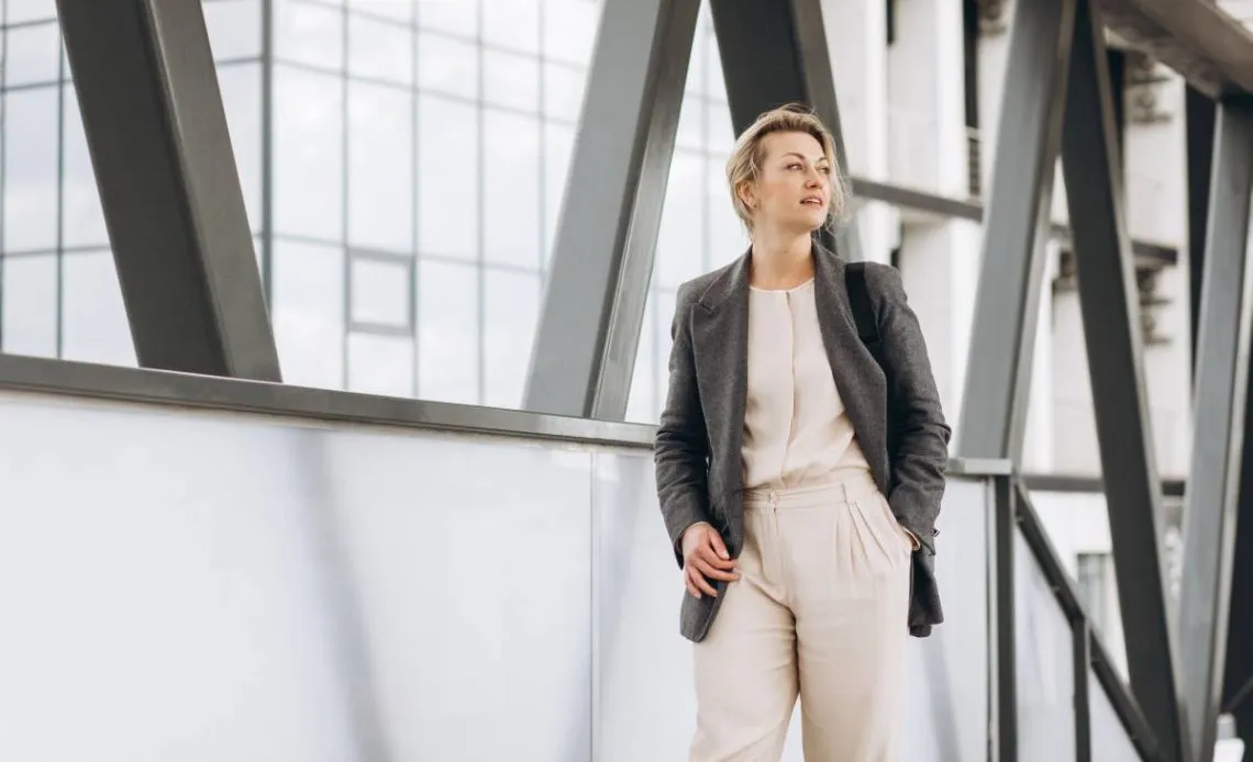 r&oacute;żne fasony marynarek do kombinezonu