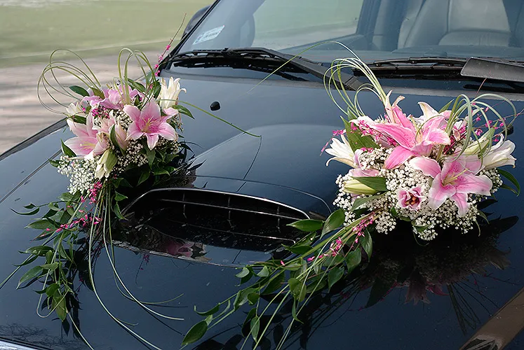 materiały do dekoracji samochodu ślubnego, kwiaty sztuczne i żywe