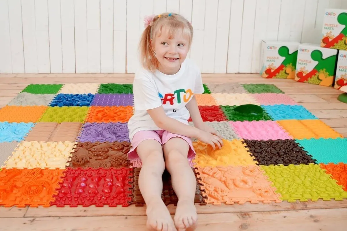 r&oacute;żne rodzaje mat sensorycznych dla dzieci