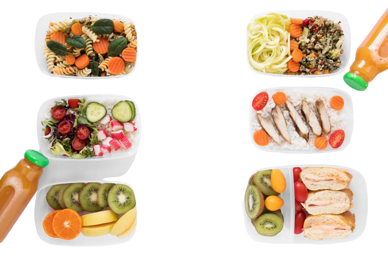 Zdrowe posiłki w pojemnikach: makaron, sałatka, ryż z kurczakiem, kanapki, owoce. Zastanawiasz się, ile kosztuje miesięczny catering?