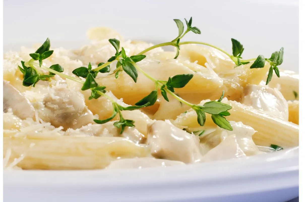 makaron z sosem jogurtowym zdrowy lekki