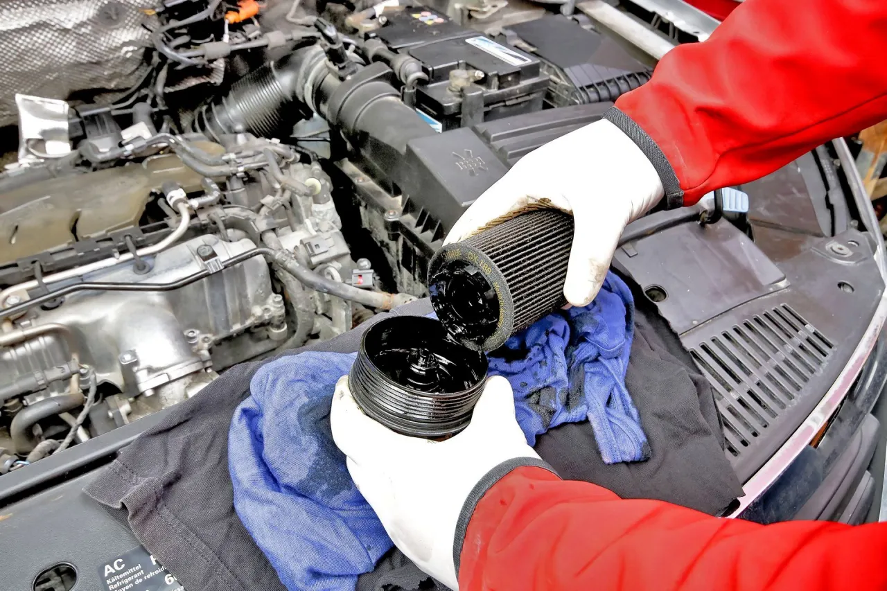 wymiana filtra oleju diesel