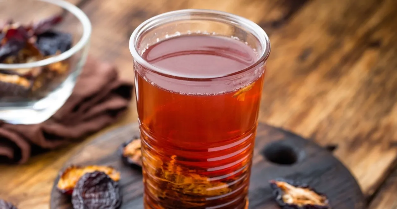 nap&oacute;j z suszonych śliwek przepis składniki