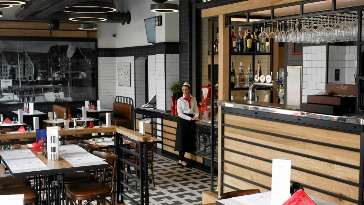 Nowoczesny paprykarz szczeciński w restauracji