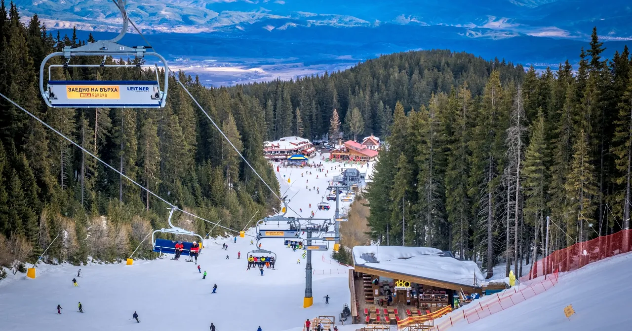 Jak oszczędzać na wyjeździe narciarskim