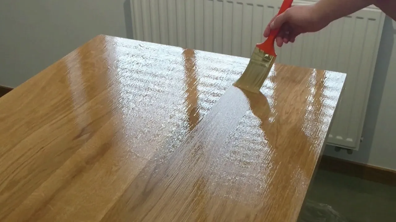 olejowanie blatu drewnianego, lakierowanie drewna matowe