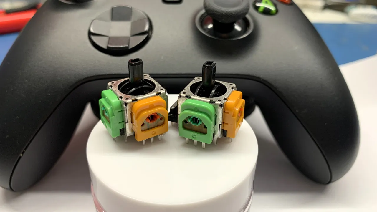 Por&oacute;wnanie koszt&oacute;w naprawy pada Xbox One