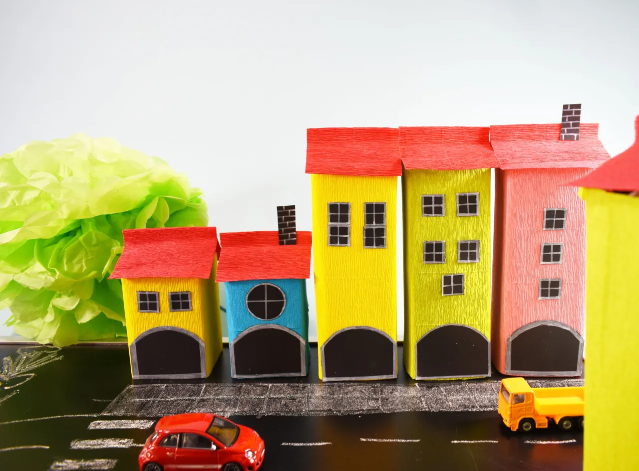 diy zabawki z kartonu, domek z kartonu dla dzieci