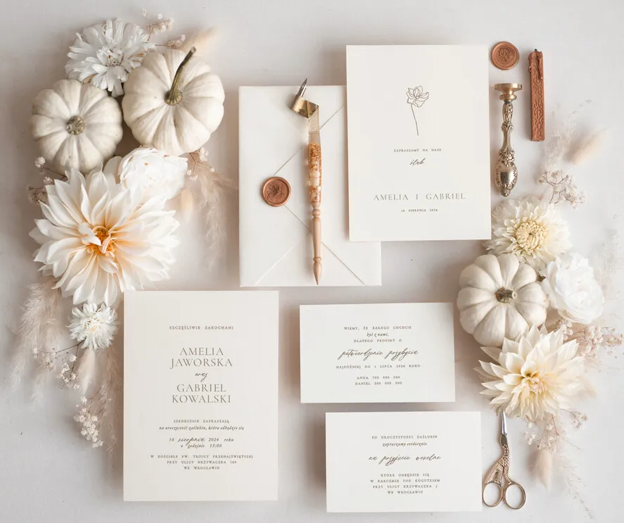 eleganckie zaproszenie ślubne flat lay