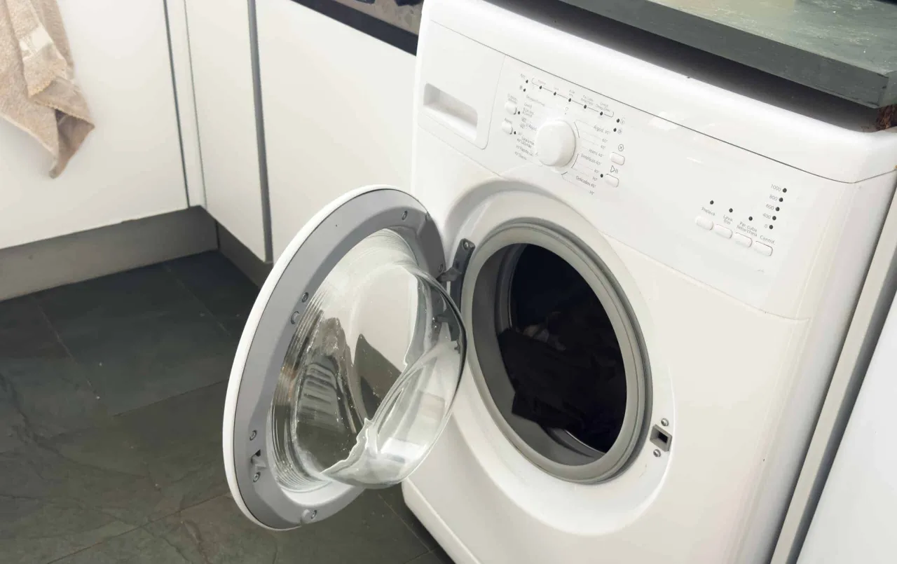 pralka otwarte drzwiczki wietrzenie