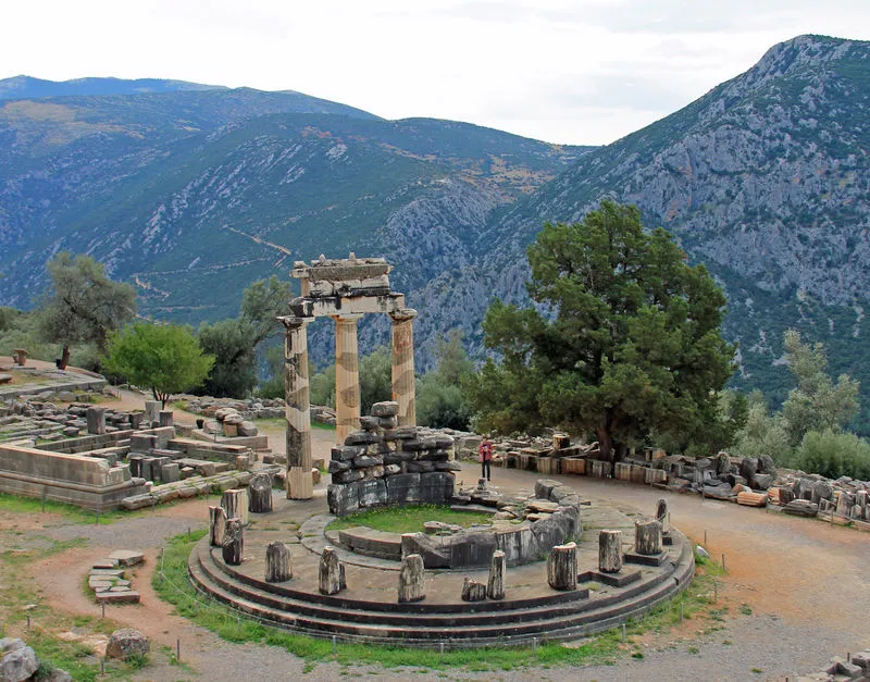 Meteory Delfy Grecja starożytne ruiny