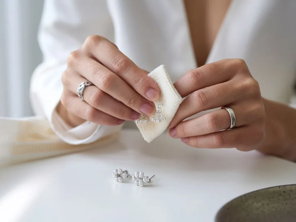 Czyszczenie kolczyków złoto srebro stal chirurgiczna, domowe sposoby