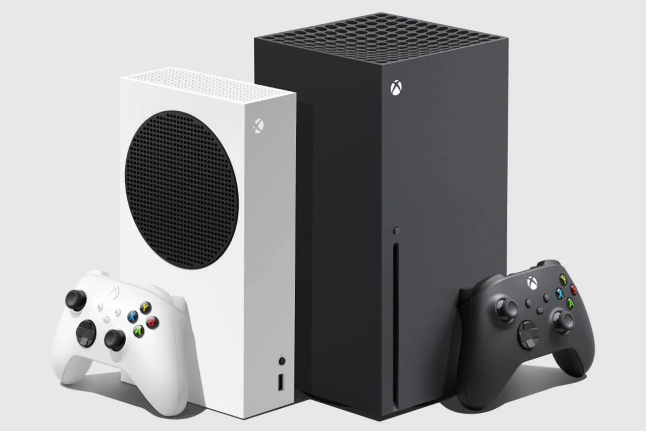 Xbox Series X console and Xbox One game disc