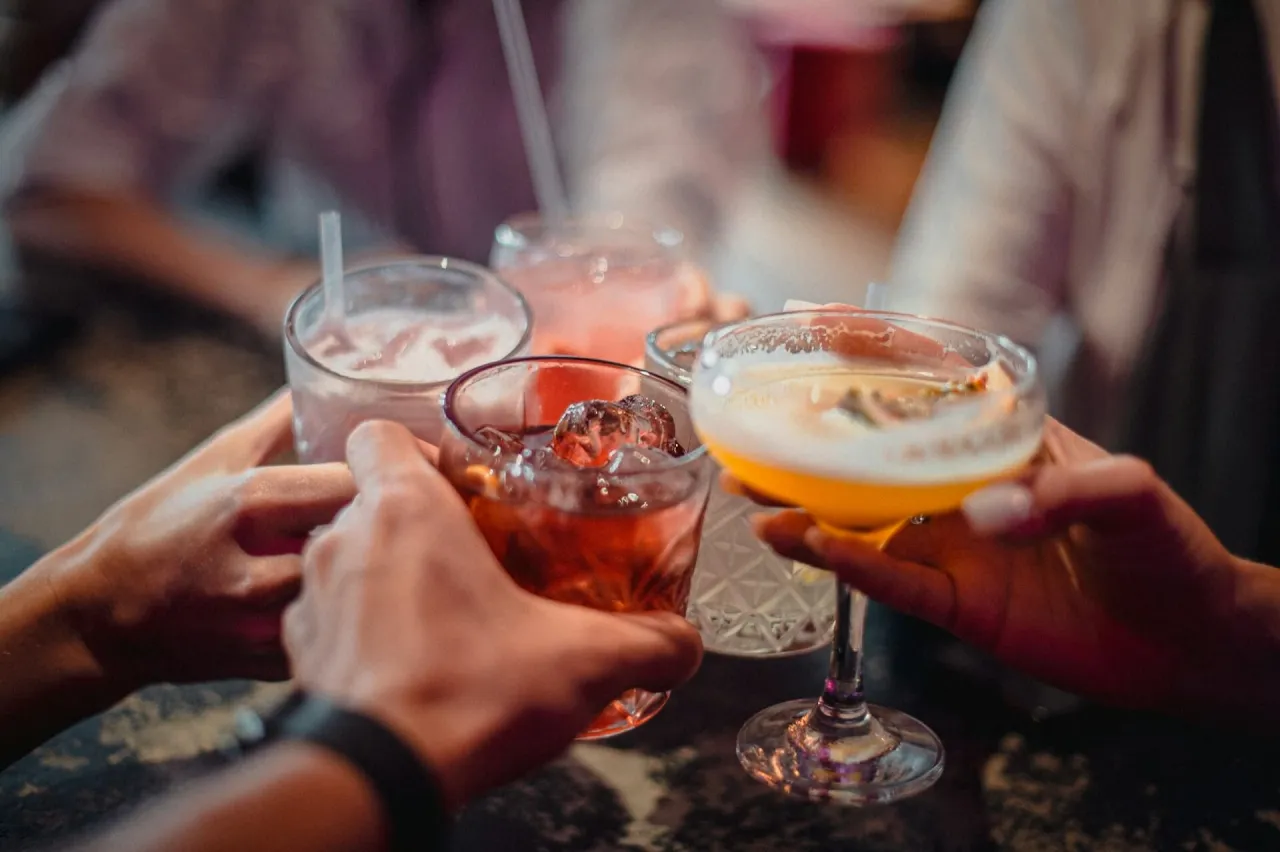 Zdjęcie Ile kalorii ma whisky z colą? Sprawdź, jak zredukować kalorie