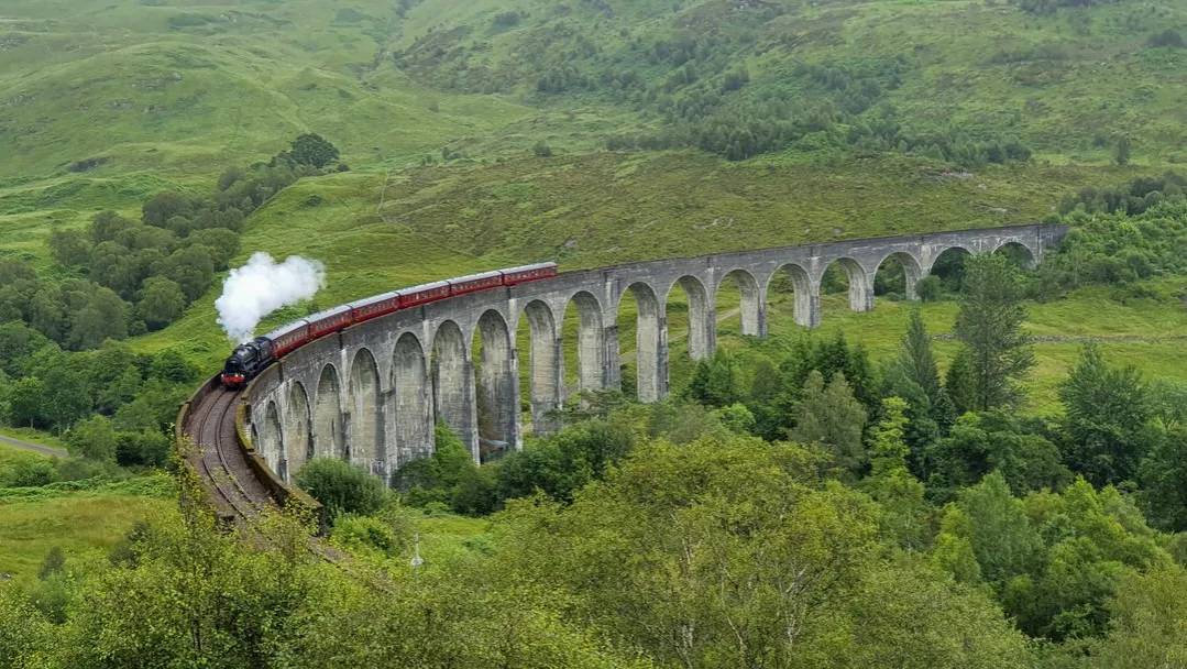 Wiadukt Glenfinnan pociąg Jacobite Harry Potter