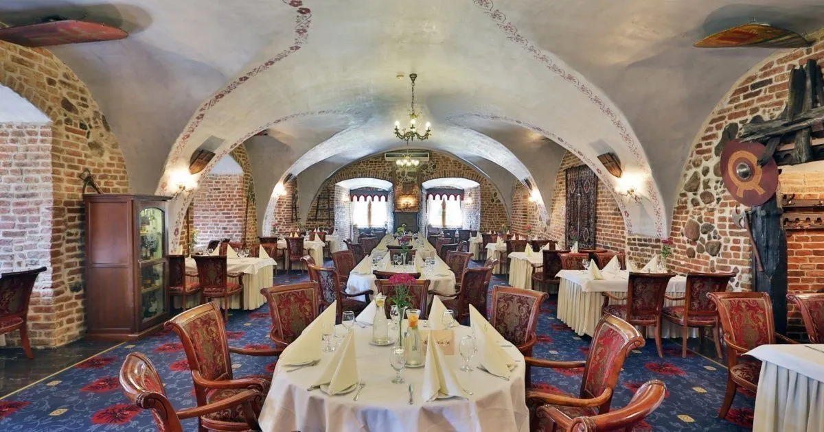 Zamek Ryn restauracja Refektarz wnętrze