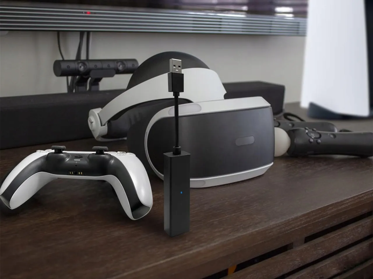 PlayStation VR pierwszej generacji z adapterem do kamery