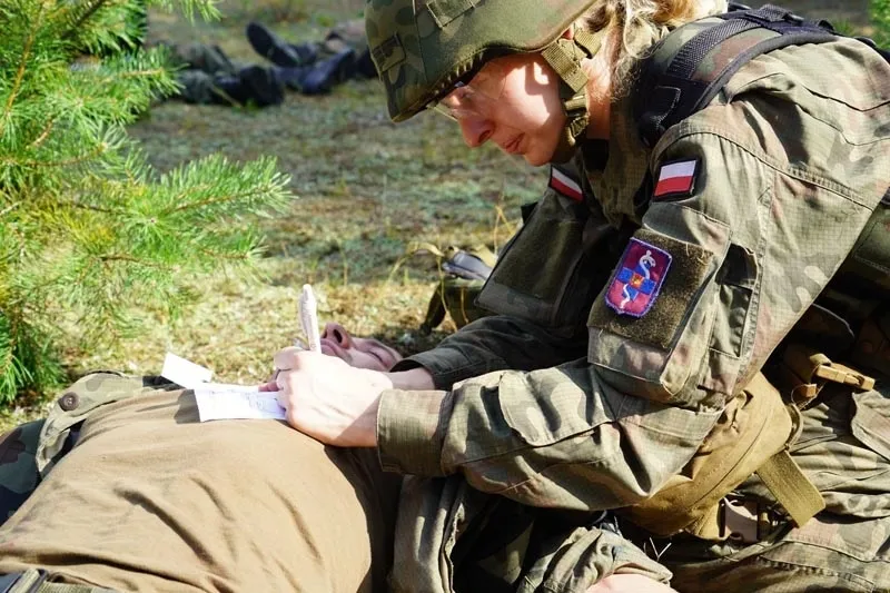 lekarz wojskowy w mundurze