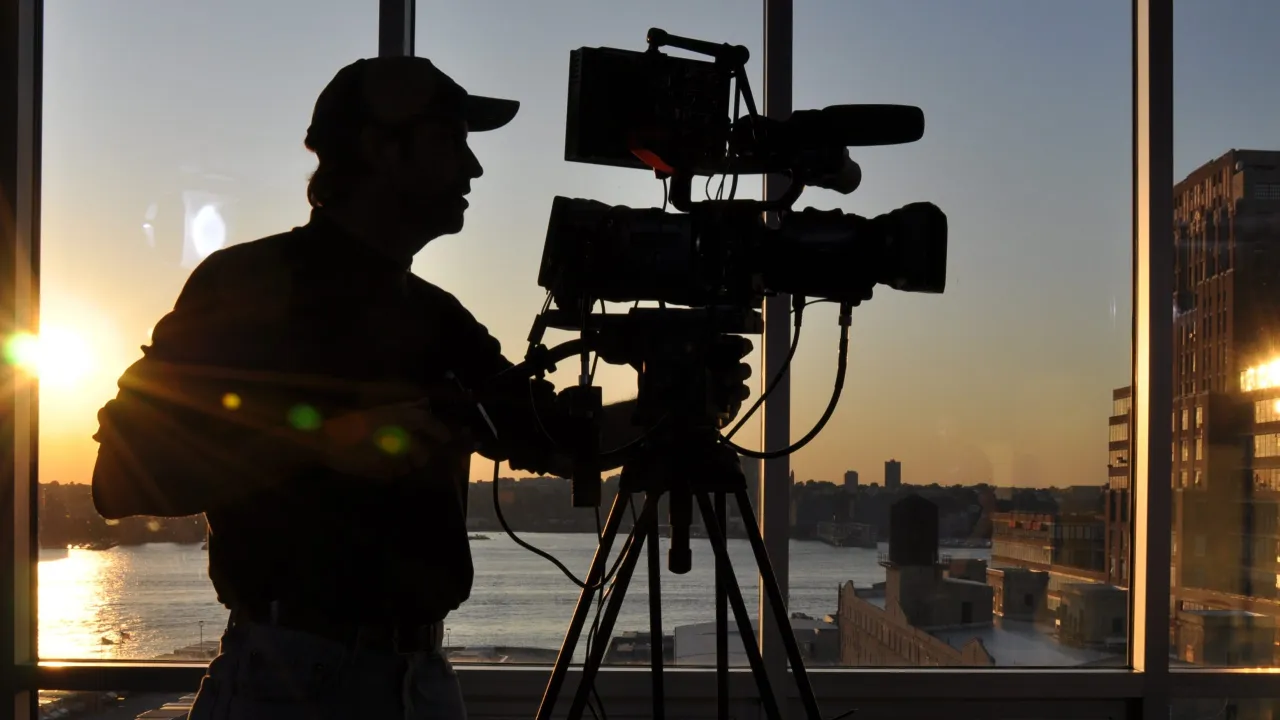 kamera filmowa nagrywająca momenty, zdjęcie z filmu