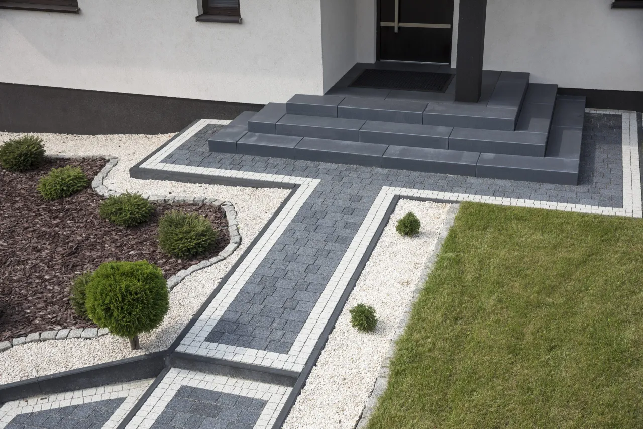 różne wzory i kolory kostki brukowej na podjeździe