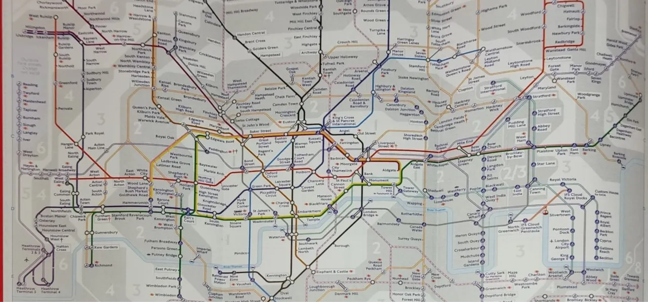 Mapa dzielnic Londynu z zaznaczonymi strefami metra