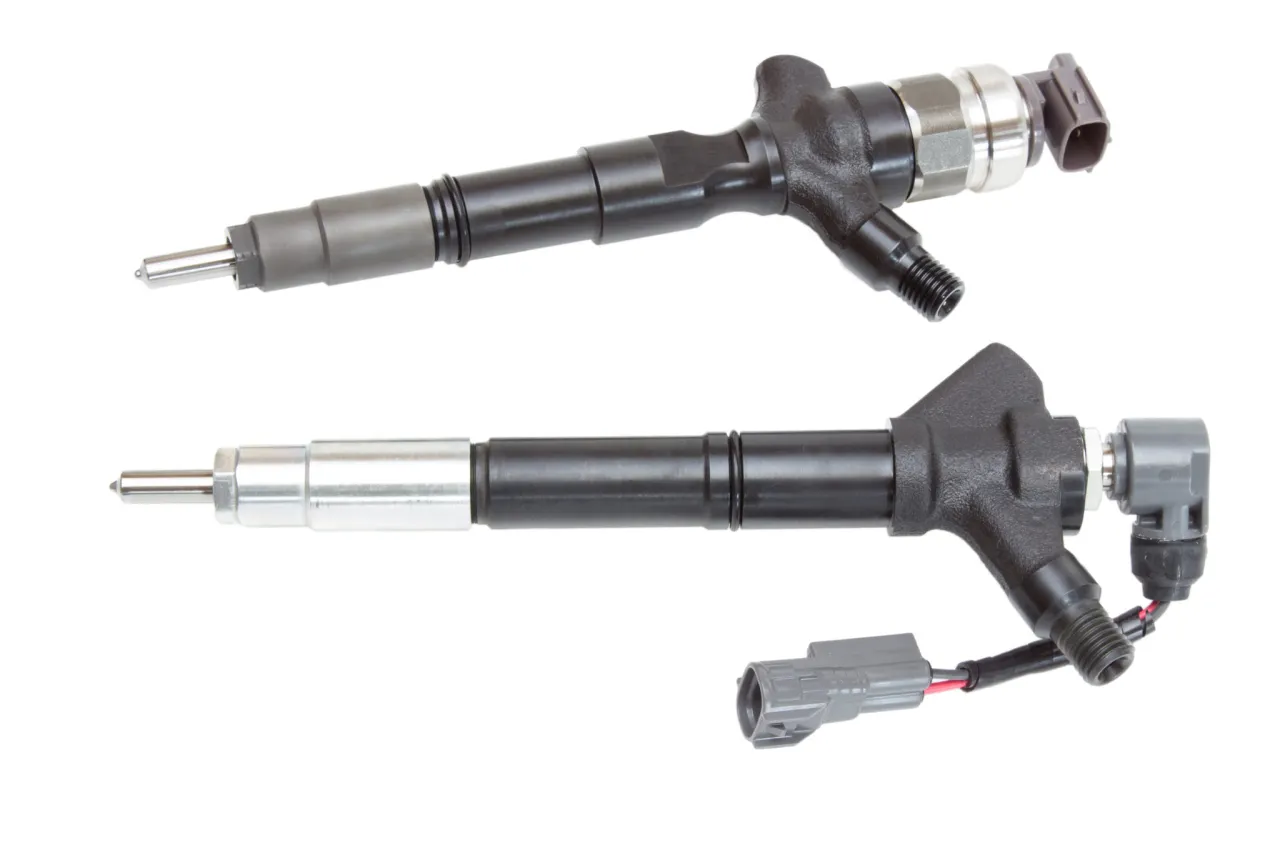 Por&oacute;wnanie wtryskiwacza elektromagnetycznego i piezoelektrycznego