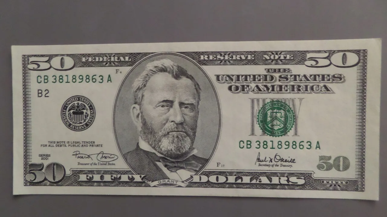 Portret Ulyssesa S. Granta na banknocie 50 dolar&oacute;w. To właśnie taka jest waluta w USA.