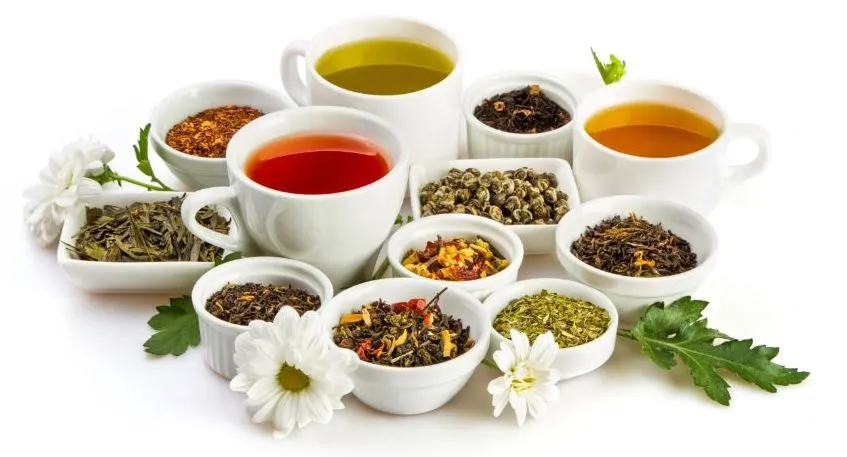 r&oacute;żne rodzaje herbaty liściastej na zimę